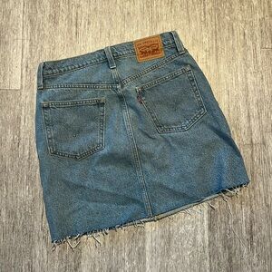 NEVER WORN • Levi’s Denim Skirt
